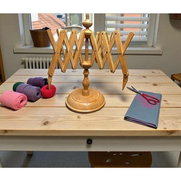 Wooden Tabletop Yarn Winder, Four-side Accordion-style Arms & Removable Top - Picture 1 of 11